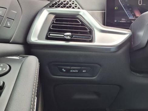 Used 2024 BMW X5 xDrive40i AWD/4WD image 34