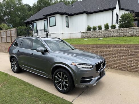 Used 2018 Volvo XC90 T6 Momentum w/ Convenience Package AWD/4WD image 1