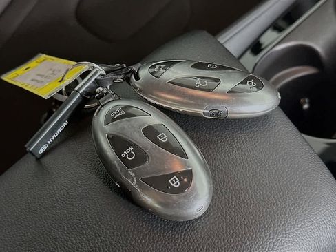 Used 2024 Hyundai Elantra Blue FWD image 21