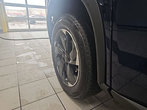 Used 2025 Nissan Rogue SV image 37