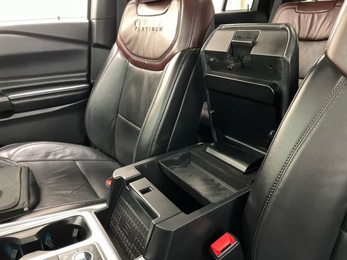 Used 2020 Ford Explorer Platinum w/ Premium Technology Package AWD/4WD image 37