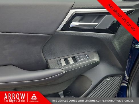 New 2025 Mitsubishi Outlander SE image 21