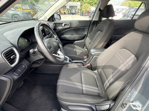 Used 2025 Hyundai Venue SEL FWD image 9