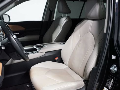 Certified 2024 Toyota Grand Highlander AWD image 27