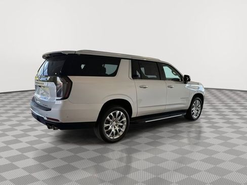 New 2025 Chevrolet Suburban Premier image 11