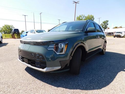 Used 2024 Kia Niro Wind w/ Wind Preserve Package FWD image 4