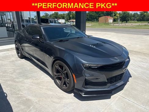 Used 2019 Chevrolet Camaro SS RWD image 6