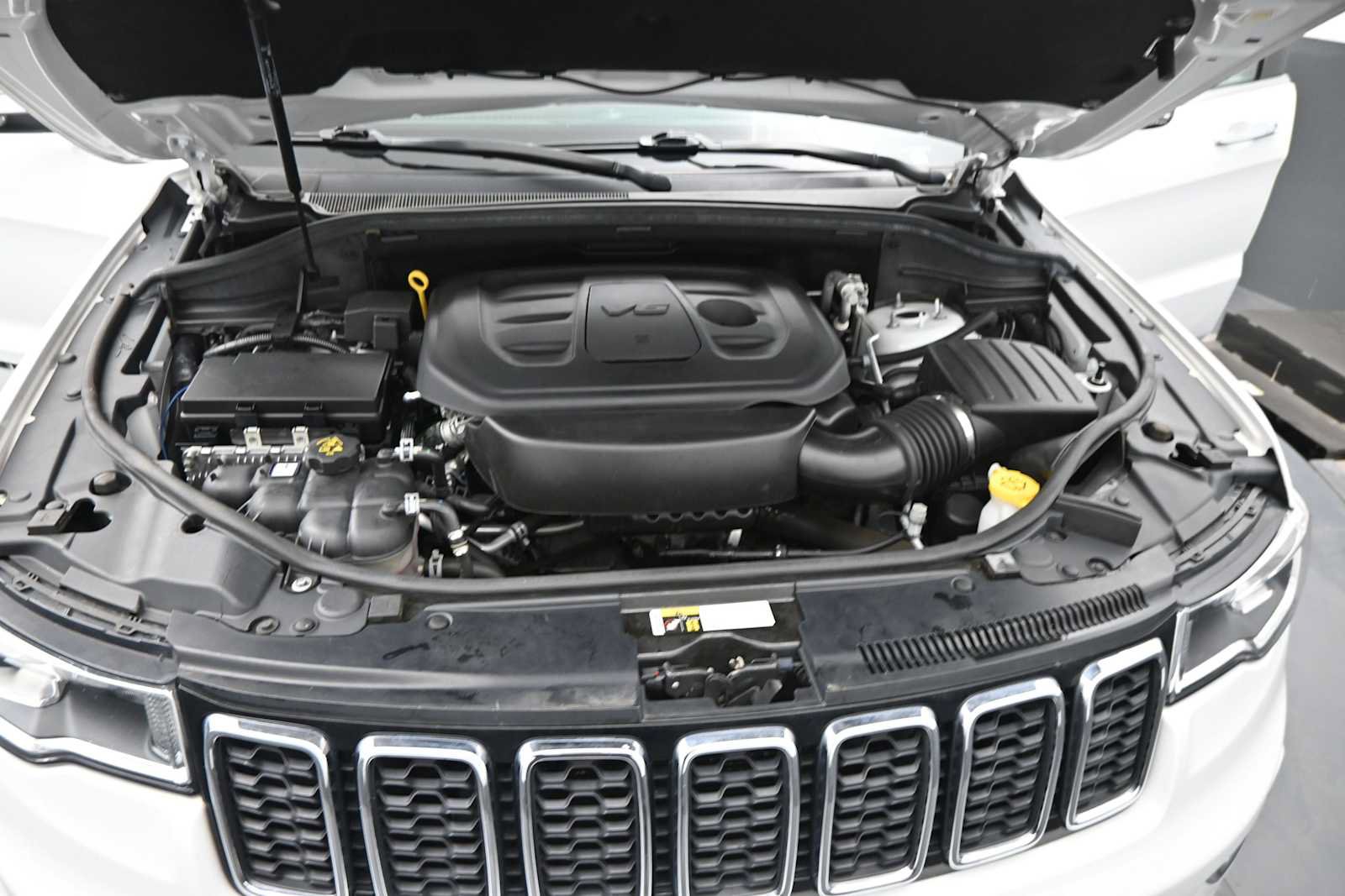 Used 2019 Jeep Grand Cherokee Limited w/ Trailer Tow Group IV AWD/4WD image 24