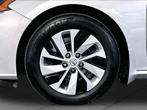 Certified 2024 Nissan Altima 2.5 S FWD image 11