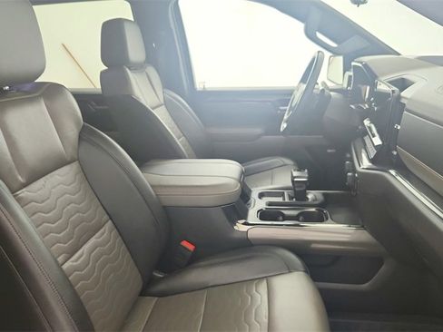 Used 2023 Chevrolet Silverado 1500 ZR2 w/ Technology Package image 33