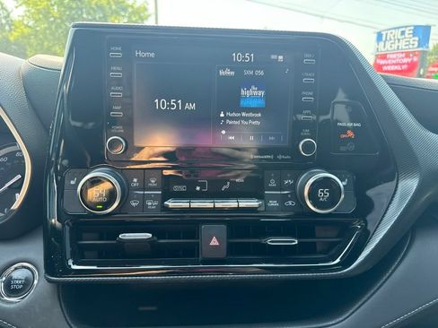 Used 2022 Toyota Highlander XSE AWD/4WD image 26