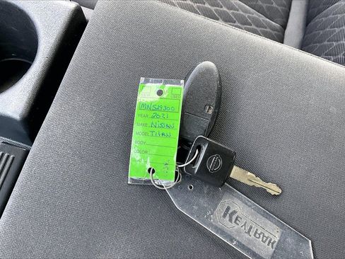 Used 2021 Nissan Titan SV image 36