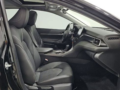 Used 2022 Toyota Camry SE w/ Cold Weather Package image 6