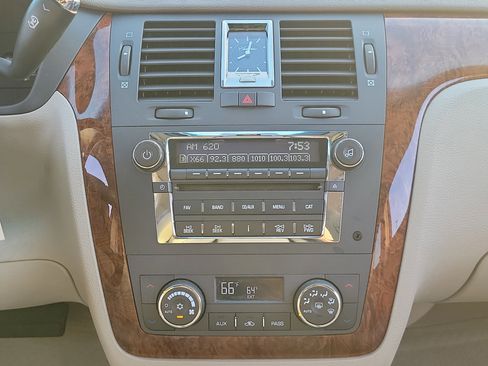 Used 2006 Cadillac DTS w/ Trunk Convenience Package image 17