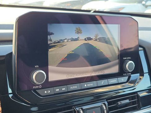 Used 2025 Nissan Pathfinder SV FWD image 30