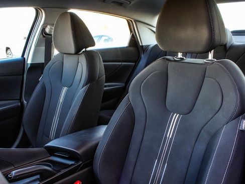 Used 2023 Hyundai Elantra SEL image 32