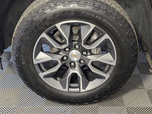 Used 2025 Chevrolet Silverado 1500 LT image 8