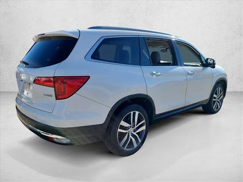Used 2018 Honda Pilot Touring image 5