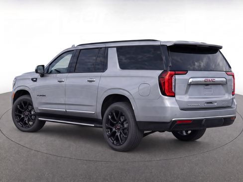Used 2023 GMC Yukon XL SLT w/ SLT Luxury Package AWD/4WD image 3
