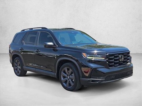 Used 2025 Honda Pilot Sport image 3