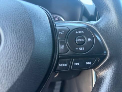 Used 2020 Toyota RAV4 XLE AWD/4WD image 30