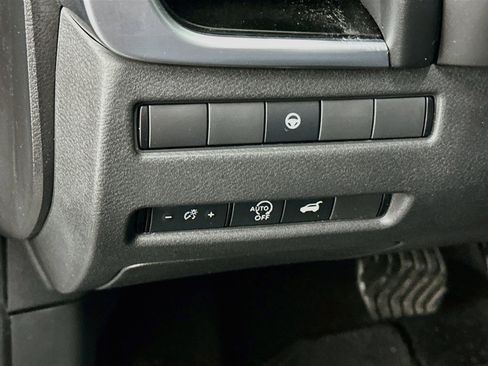 Used 2023 Nissan Rogue SL AWD/4WD image 17