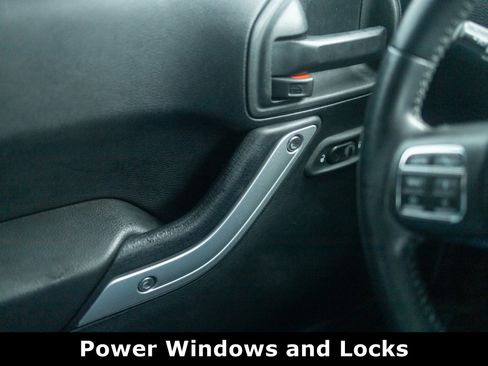 Used 2017 Jeep Wrangler Unlimited Sahara w/ Connectivity Group image 7