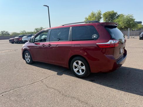 Used 2017 Toyota Sienna LE FWD image 5
