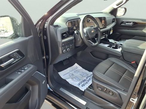 New 2026 Chevrolet Suburban High Country AWD/4WD image 9