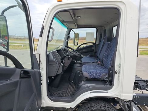 New 2024 Chevrolet Low Cab Forward RWD image 17