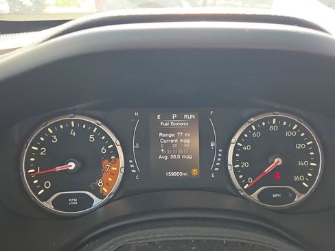 Used 2017 Jeep Renegade Altitude FWD image 18