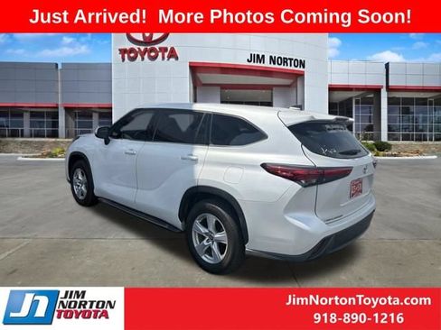 Used 2022 Toyota Highlander L FWD image 6