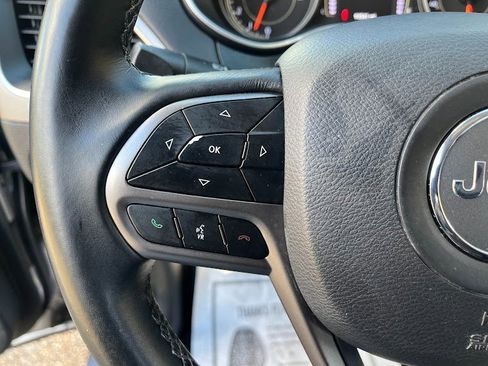 Used 2019 Jeep Cherokee Latitude Plus w/ Comfort/Convenience Group image 14