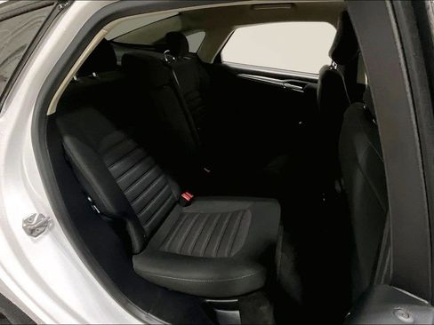 Used 2017 Ford Fusion SE w/ Fusion SE Technology Package image 25