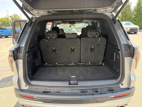Used 2025 Chevrolet Traverse LT w/ Sun and Wheel Package FWD image 32