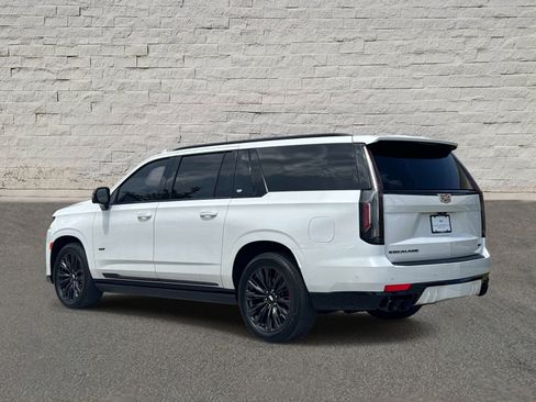 Used 2023 Cadillac Escalade ESV V AWD/4WD image 3
