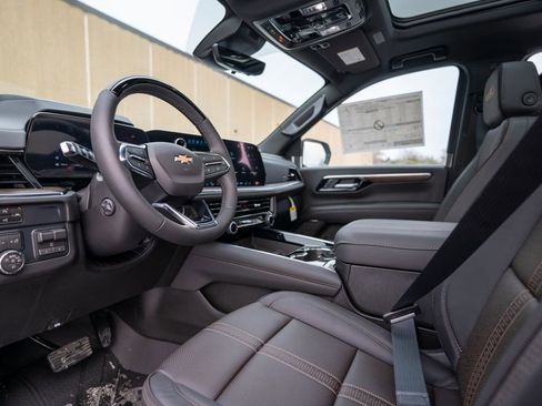 New 2026 Chevrolet Suburban High Country image 5