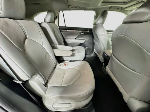 Used 2021 Toyota Highlander Limited AWD/4WD image 29