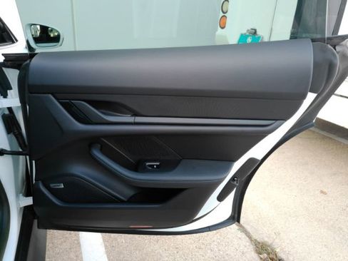 Used 2022 Porsche Taycan image 24