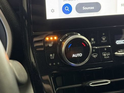 Used 2024 Toyota Highlander Limited image 8