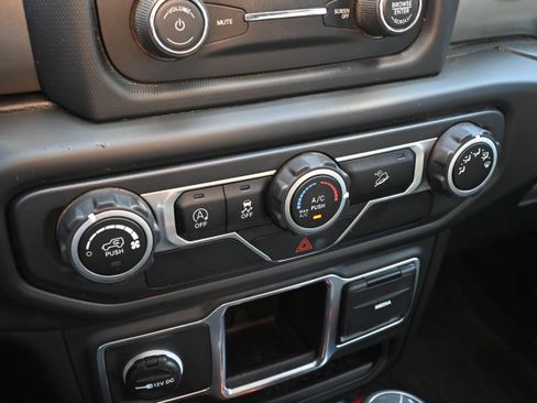 Used 2018 Jeep Wrangler Unlimited Sport image 20