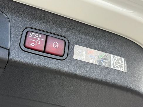 New 2025 Mercedes-Benz GLS 450 4MATIC image 40
