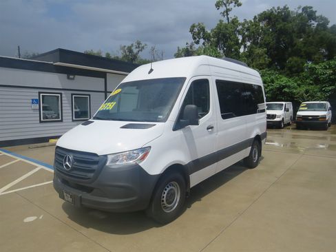 Used 2024 Mercedes-Benz Sprinter 2500 image 3