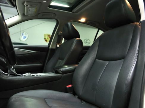 Used 2017 INFINITI Q50 2.0t w/ Moonroof Package RWD image 22