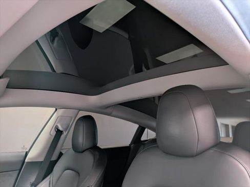 Used 2022 Tesla Model 3 image 19