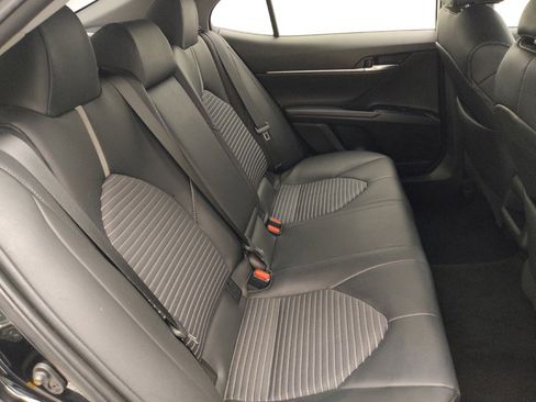 Used 2018 Toyota Camry SE FWD image 19