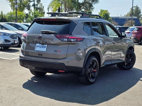 Used 2025 Nissan Rogue SV image 5