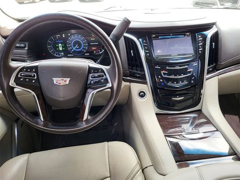 Used 2016 Cadillac Escalade Luxury image 18