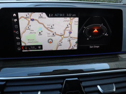 Used 2019 BMW 530e w/ Premium Package image 3