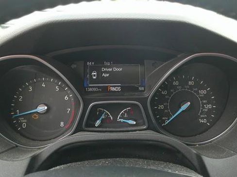 Used 2016 Ford Focus SE w/ Equipment Group 201A FWD image 6